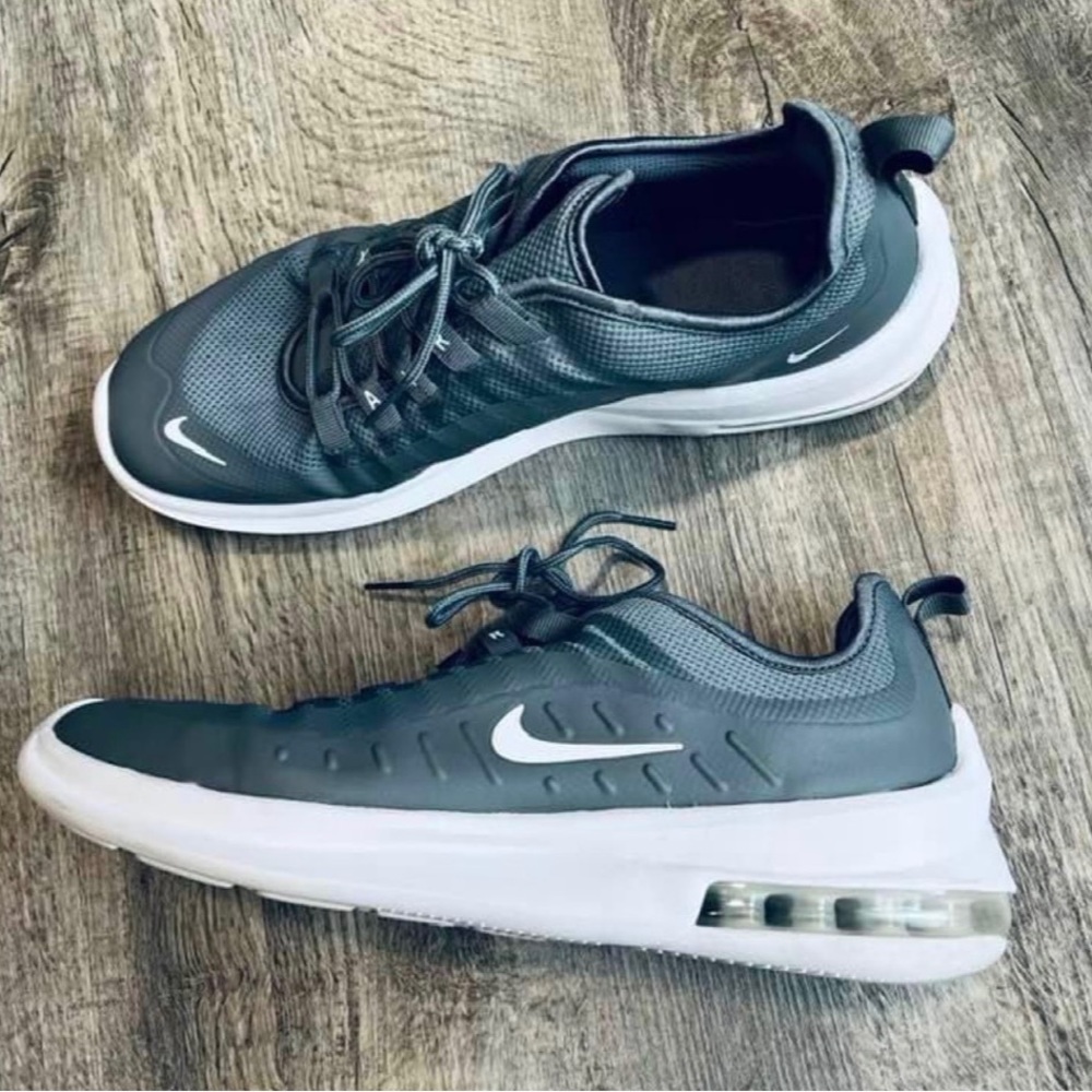 Nike Air Max MENS Size:9.5 usa 💎